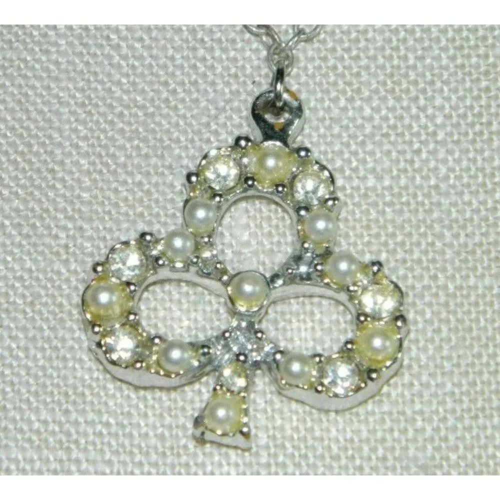 VTG Silver Tone Clear Rhinestone Faux Pearl Irish Clover Pendant Necklace